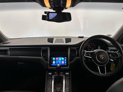 2015 Porsche Macan - Thumbnail