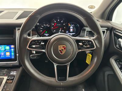 2015 Porsche Macan - Thumbnail