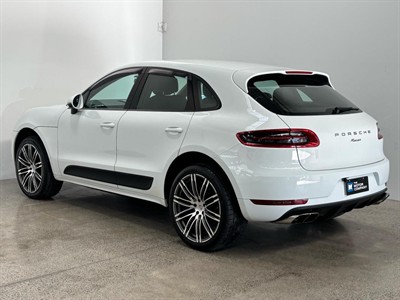 2015 Porsche Macan - Thumbnail