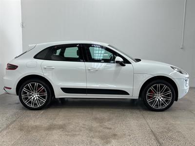 2015 Porsche Macan - Thumbnail