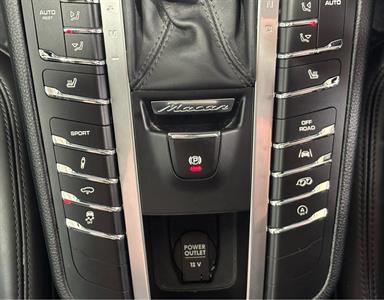 2017 Porsche Macan - Thumbnail