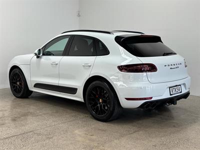 2017 Porsche Macan - Thumbnail