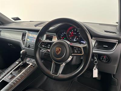 2017 Porsche Macan - Thumbnail