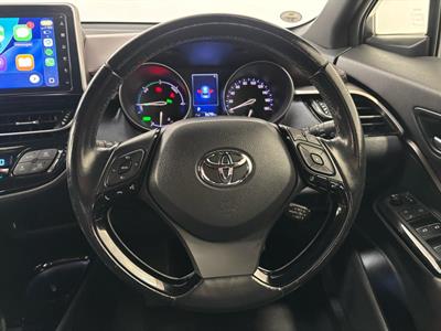 2017 Toyota C-HR - Thumbnail