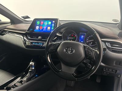 2017 Toyota C-HR - Thumbnail