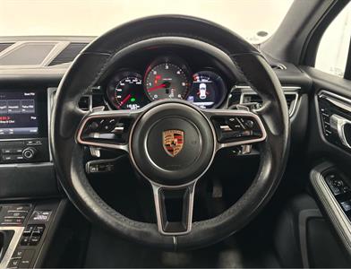 2017 Porsche Macan - Thumbnail