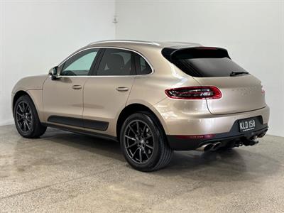 2017 Porsche Macan - Thumbnail