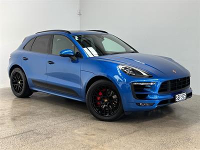 2017 Porsche Macan - Thumbnail
