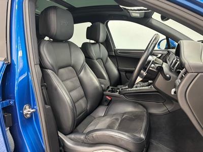 2017 Porsche Macan - Thumbnail