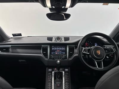 2017 Porsche Macan - Thumbnail