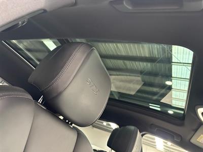 2017 Porsche Macan - Thumbnail