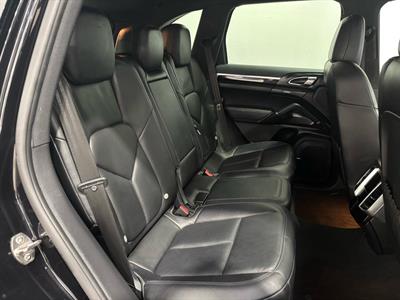 2014 Porsche Cayenne - Thumbnail