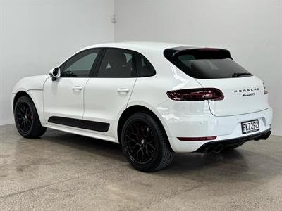 2017 Porsche Macan - Thumbnail