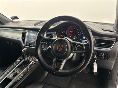 2017 Porsche Macan - Thumbnail