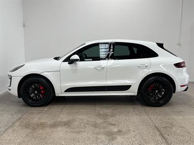 2017 Porsche Macan - Thumbnail