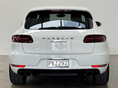 2017 Porsche Macan - Thumbnail