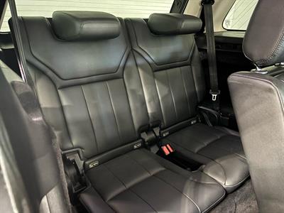 2018 Land Rover Discovery - Thumbnail