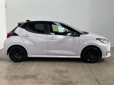 2020 Toyota Yaris - Thumbnail